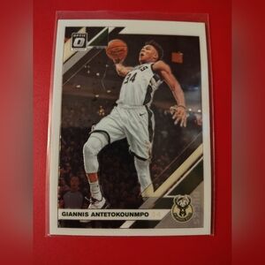 Giannis Antetokounmpo 2019-20 Donruss Optic Milwaukee Bucks Basketball Card